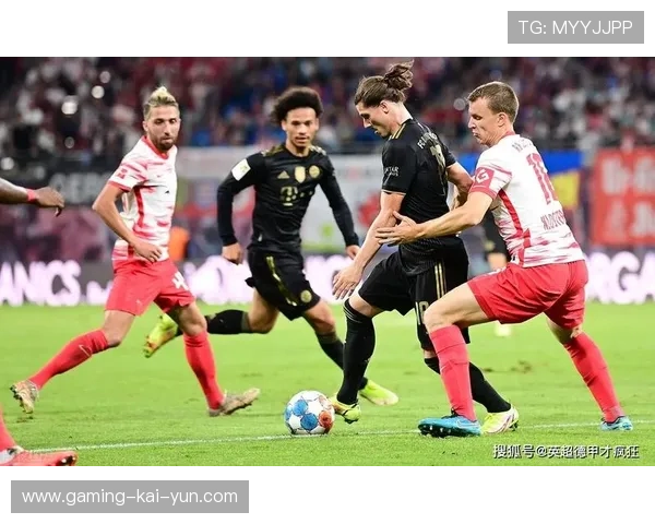 拜仁左路的连续渗透改变了对手的防守结构