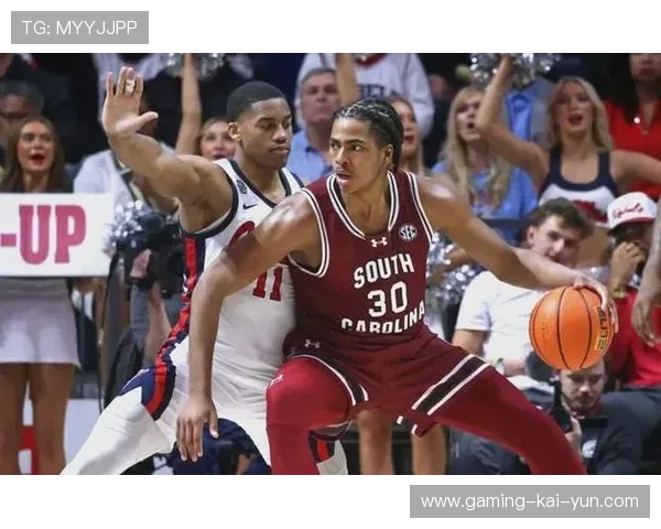 劳里关键抢断后传球助攻，猛龙在主场喜获胜利