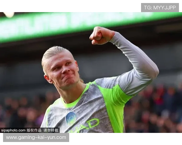 哈兰德弧顶劲射穿透对手防线